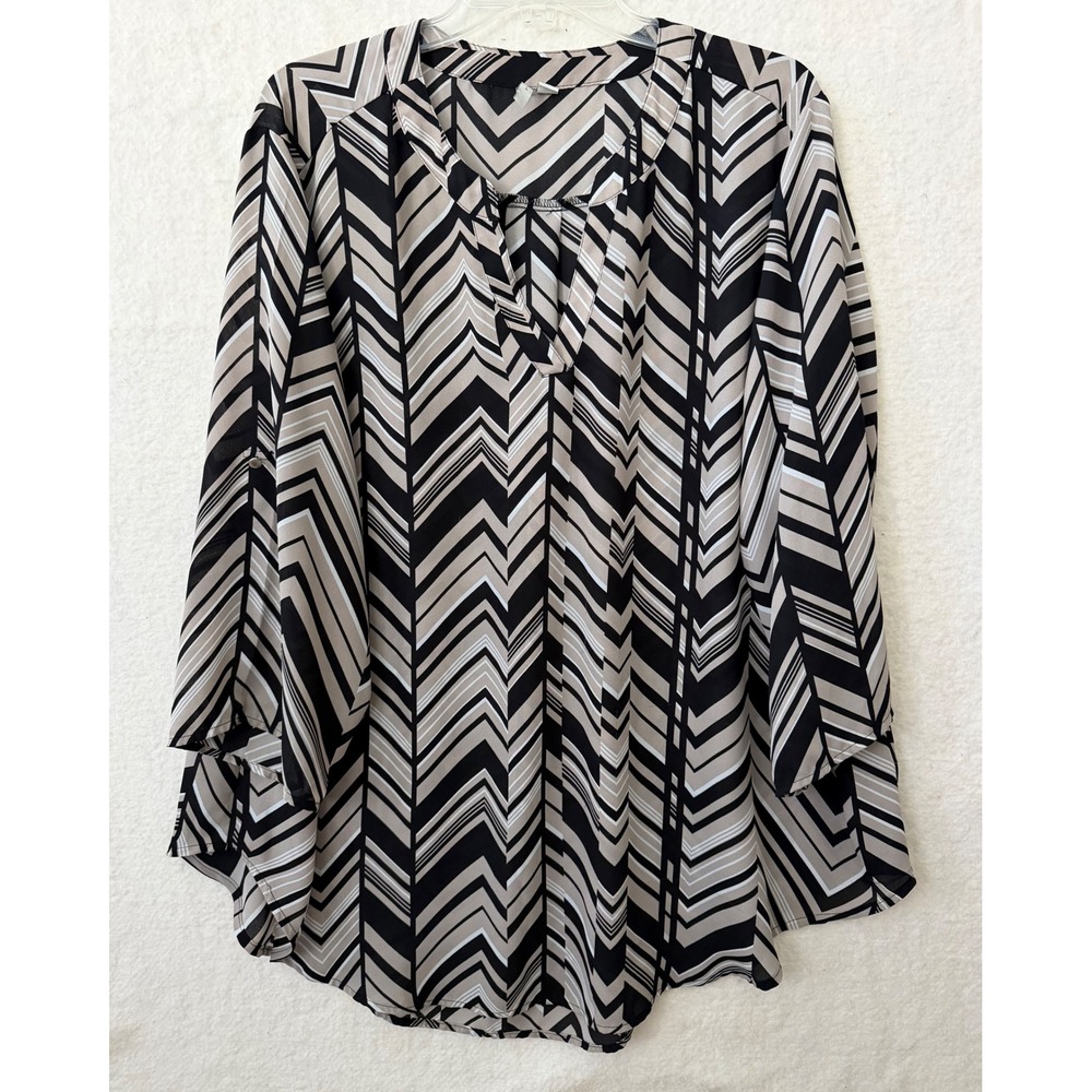 Est. 1946 Women Plus 22/24W Chevron V-Neck Roll Tab Sleeve High Low Blouse EUC